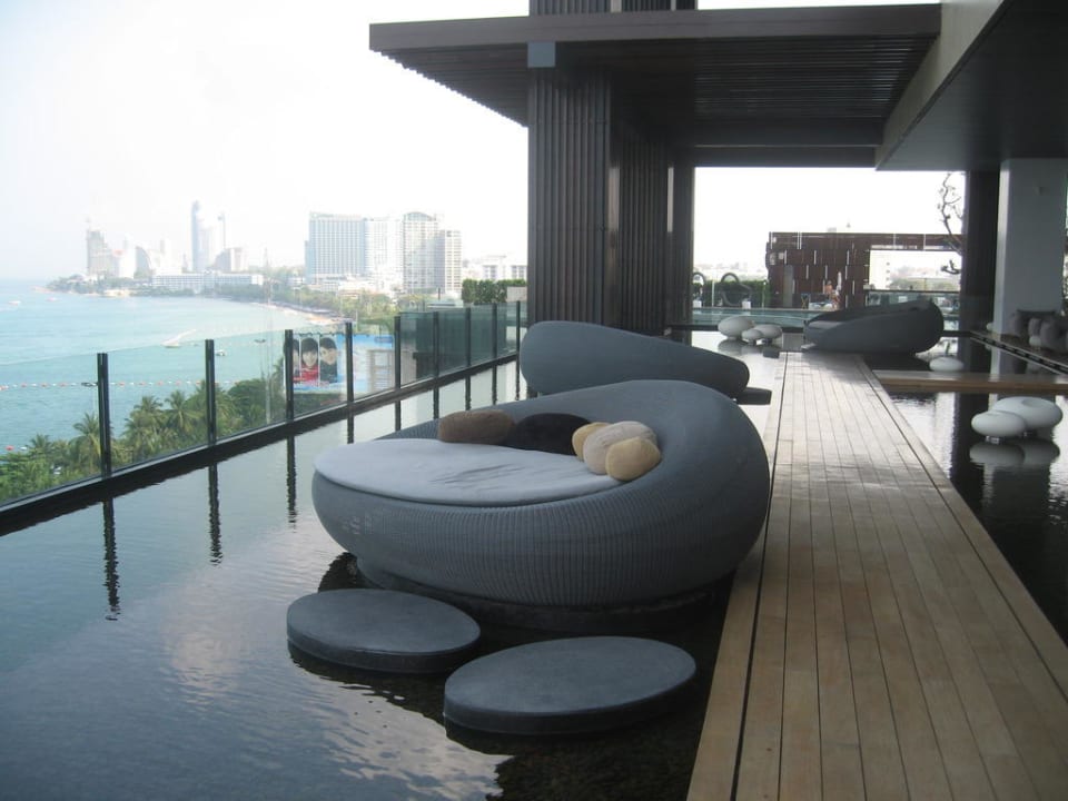 Außenbereich der Bar Hilton Pattaya