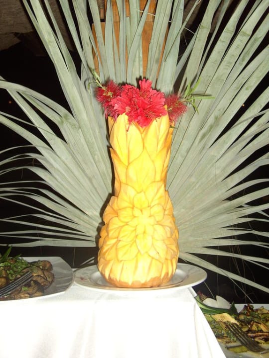 Geschnitze Figuren beim Gala Dinner Ghazala Gardens