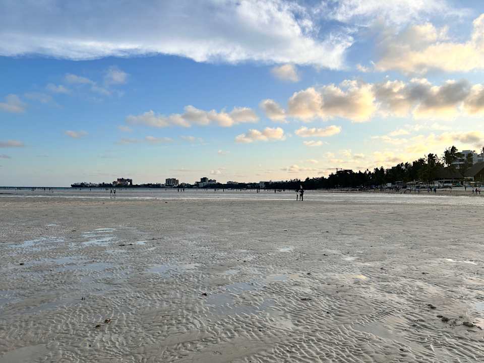 Strand Travellers Beach Hotel & Club