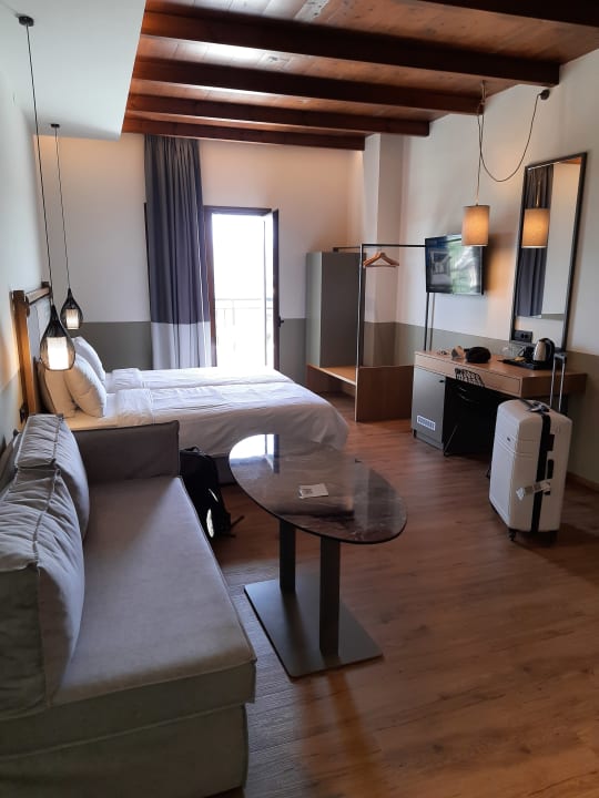 Zimmer Petousis Hotel & Suites