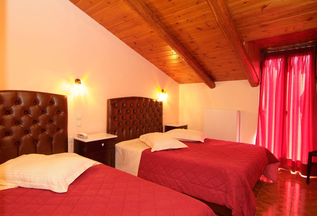 Attic room capacity of 3 people Hotel Varonos