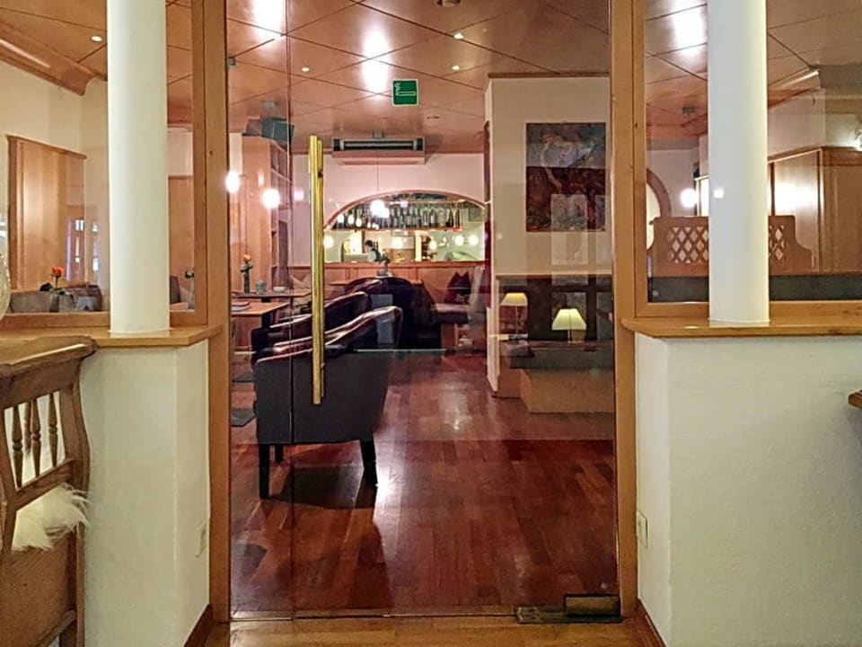 Eingang zur Raucherlounge Hotel Quellenhof Leutasch, Tirol
