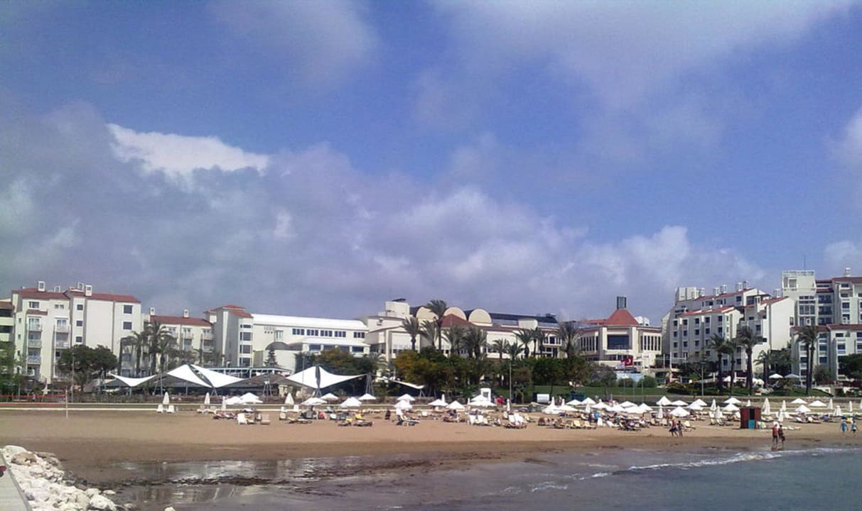 Hotelanlange vom Strand aus PALOMA Perissia