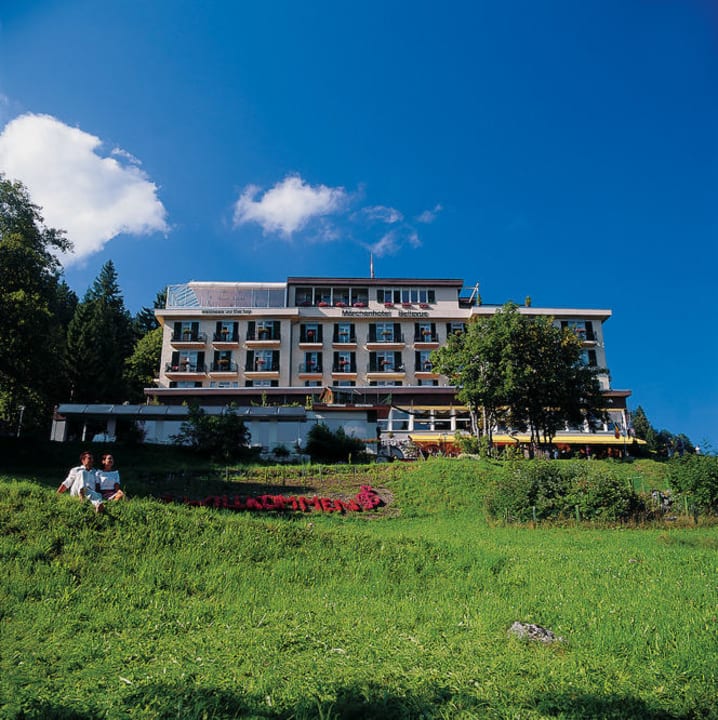 Auch im Sommer eine märchenhafte Lage Märchenhotel Braunwald