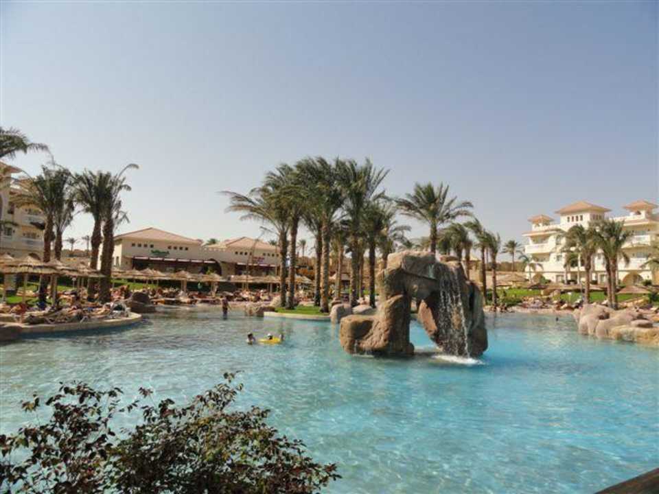Toll angelegte Poollandschaft Hotel Tropicana Azure Club
