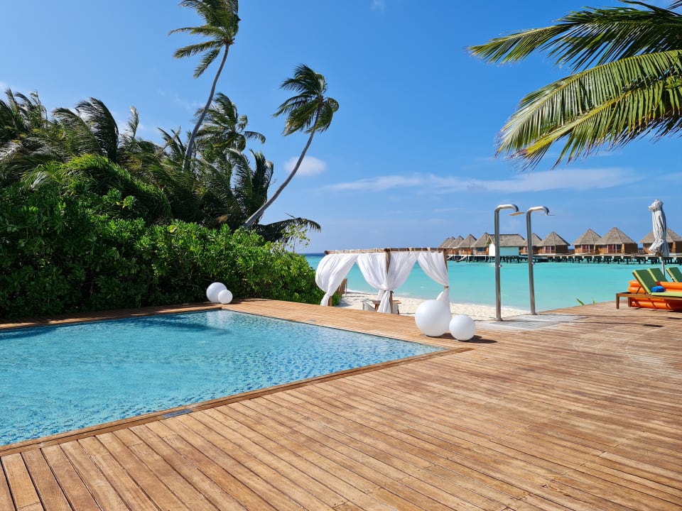 Pool Mercure Maldives Kooddoo Resort