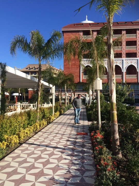 Aussenanlage Royal Taj Mahal Hotel