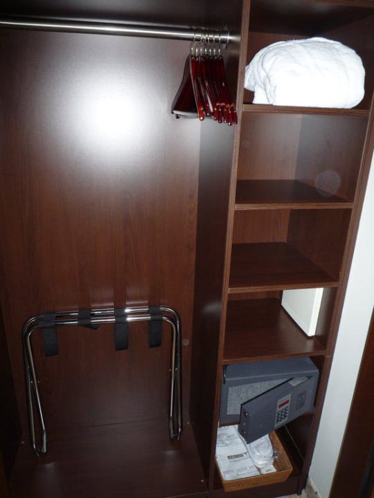 Einbauschrank East Hotel