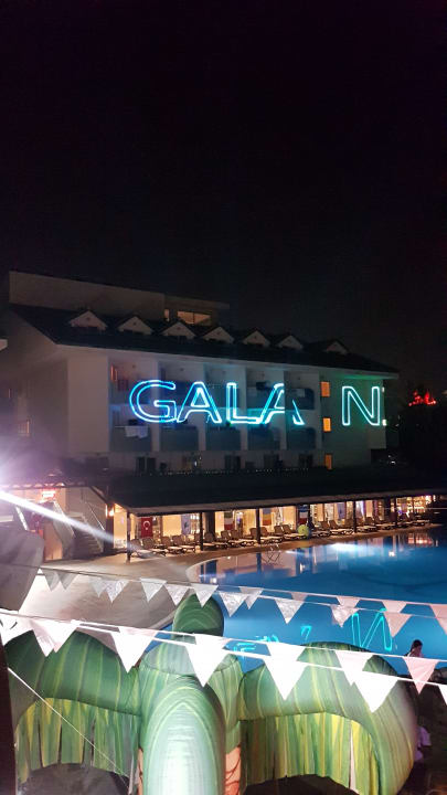 Pool Side Breeze Hotel