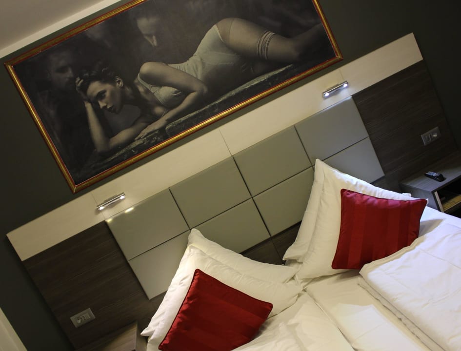 Doppelzimmer Bett Rheinhotel Lilie