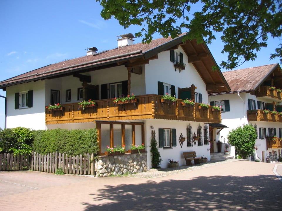 Einfahrt und Eingang zum Hotel Kur- und Vitalhotel Sonnen