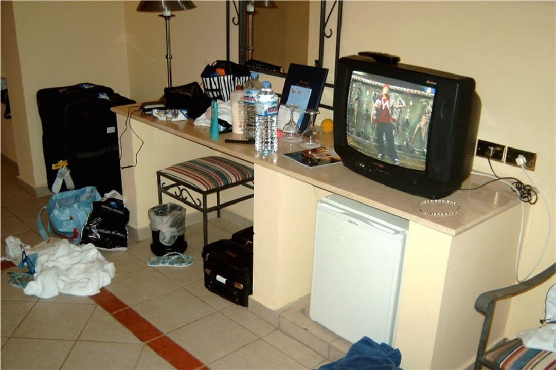 Im Hotelzimmer - Fernsehen, Steckdosen Jaz Makadi Oasis Resort