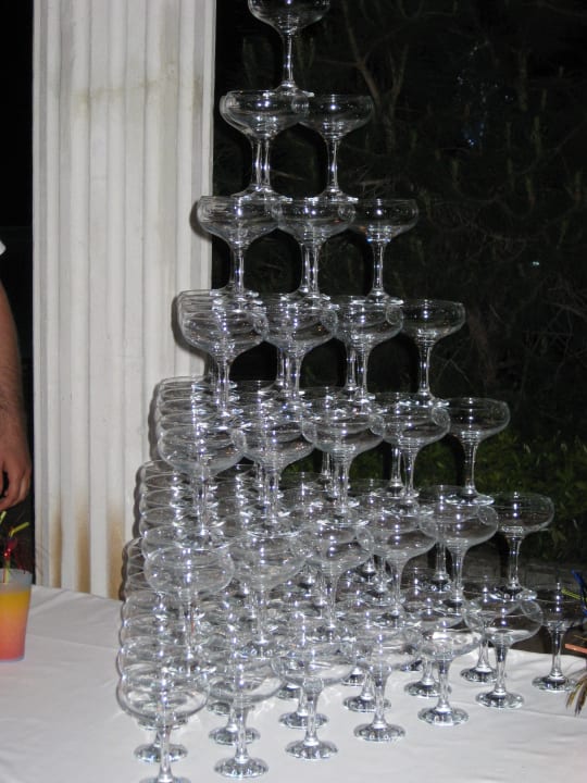 Verabschiedung von Gästen mit einem Glas Sekt Blue Waters Club