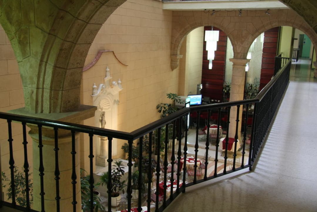 Blick vom 1 Stock Richtung Bar. Hotel Palacio del Marqués de San Felipe y Santiago de Bejucal