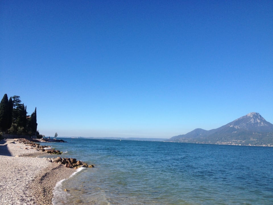 Strand vom Hotel nach Brenzone Hotel Rosmari