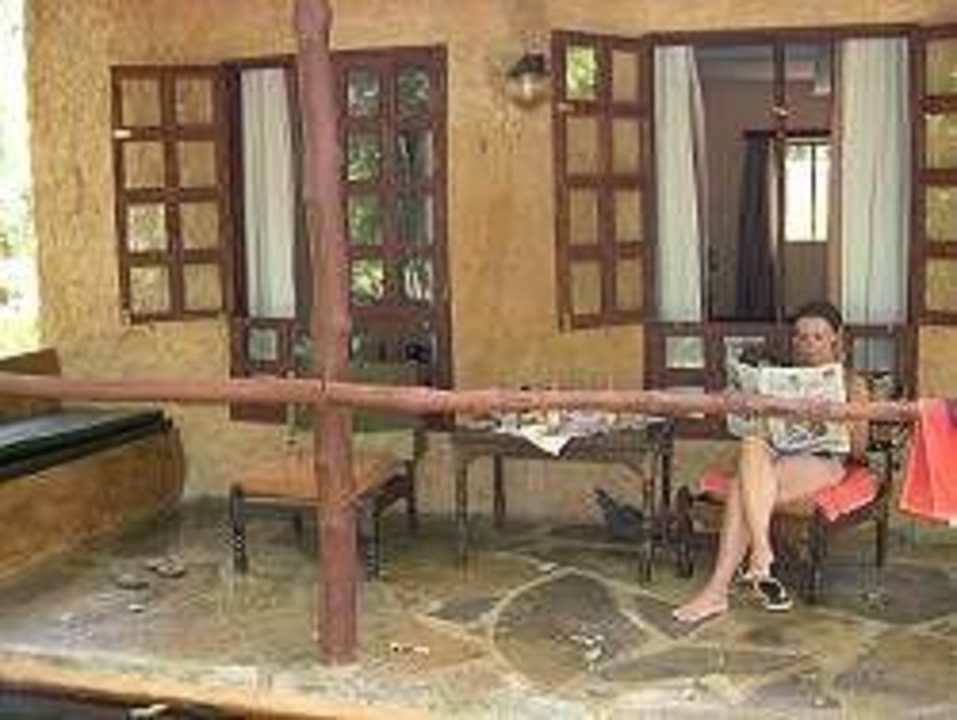 Relaxen auf der Terrasse vor dem Bungalow Boko Boko Porini Farm- and Guesthouse