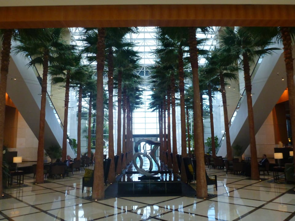 Hotelhalle mit Blick aufs Meer Diplomat Resort & Spa Hollywood, Curio Collection by Hilton