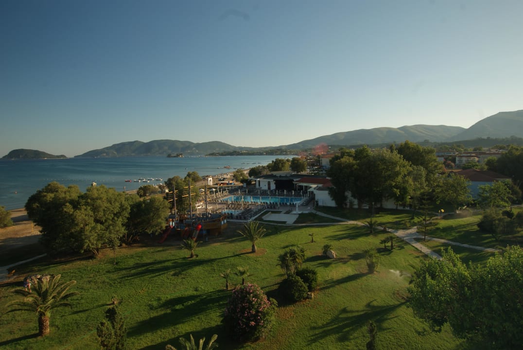 Widok z dachu budynku glownego Domes Aulūs Zante, Autograph Collection