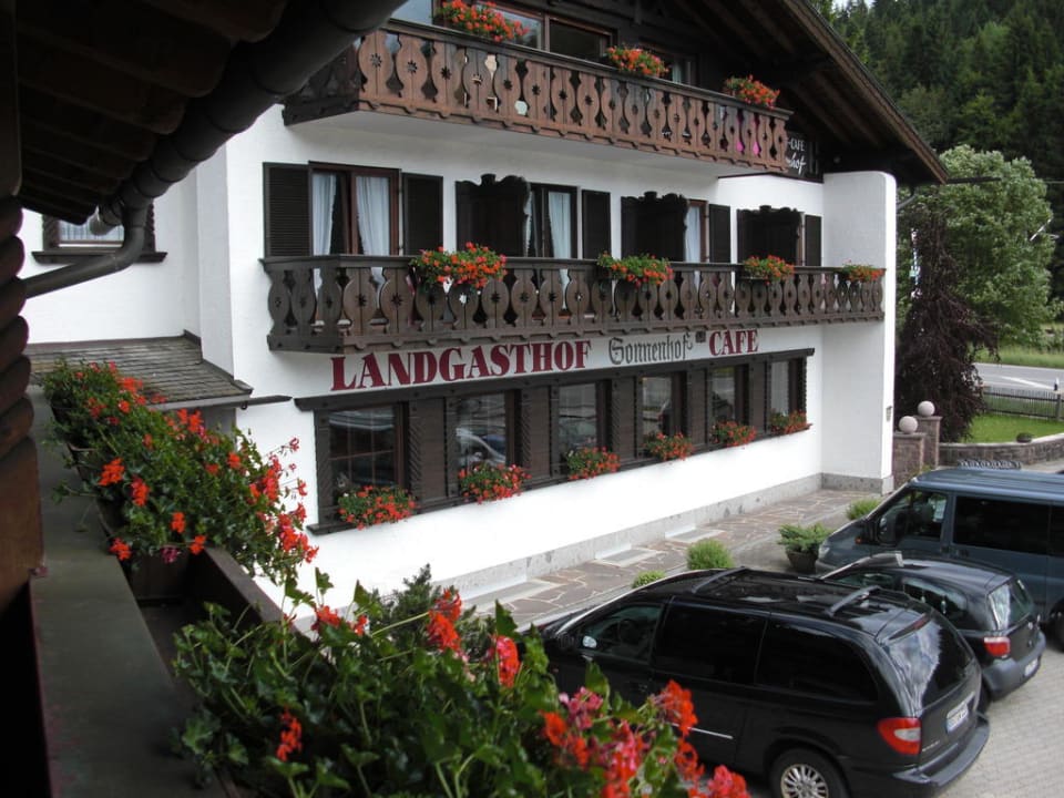 Vom Nebengebäude das Haupthaus Alpengasthof Sonnenhof