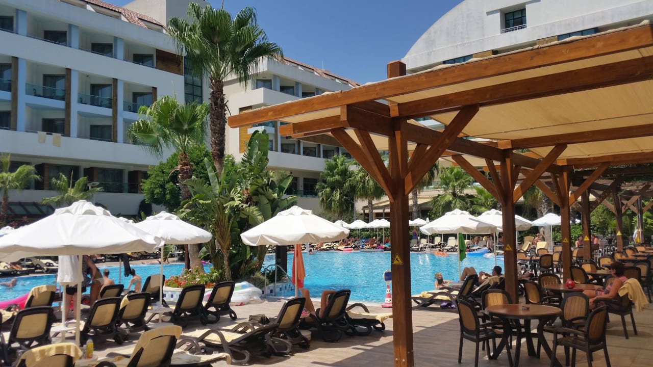 Basen Port Side Resort Hotel