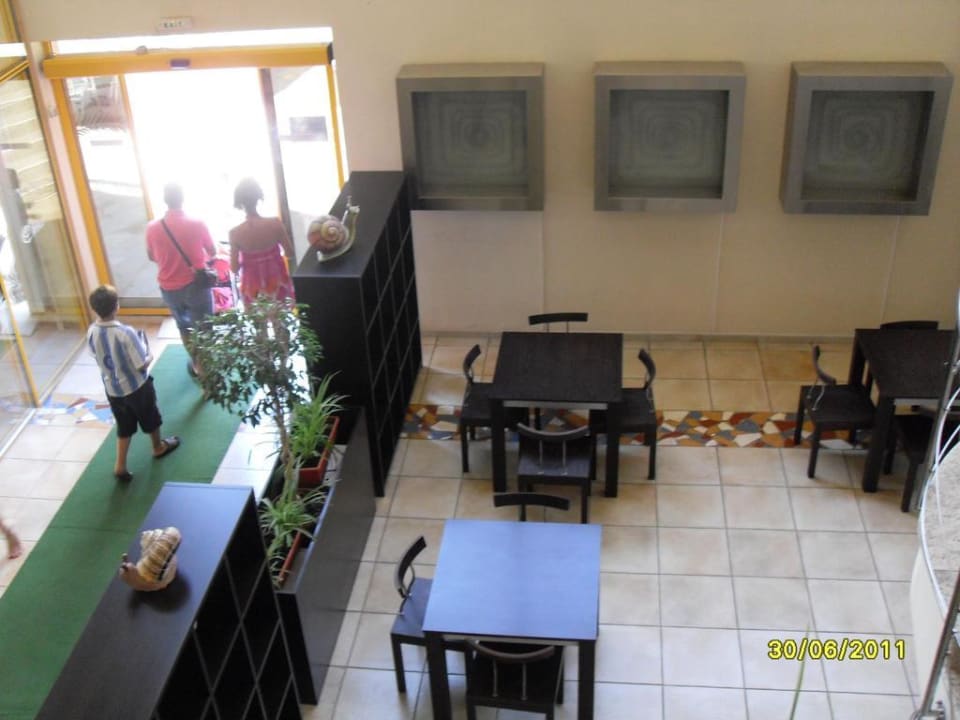 Eingang zum Aussenpool Hotel Atlas