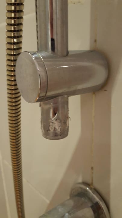 Abgeplatzte, alte Amaturen Adaaran Club Rannalhi - All Inclusive