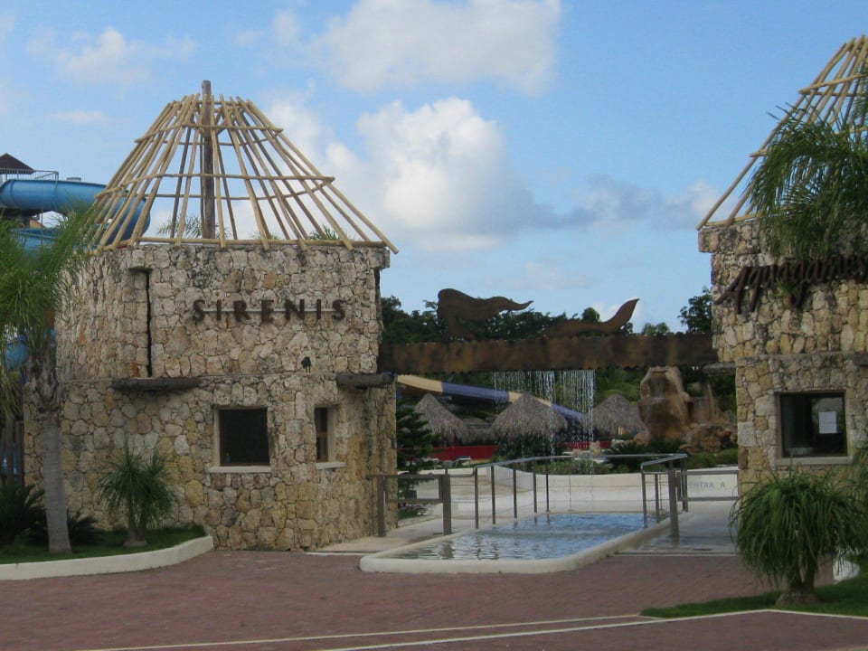 Haupteingang zum Aquapark  Grand Sirenis Punta Cana Resort & Aquagames