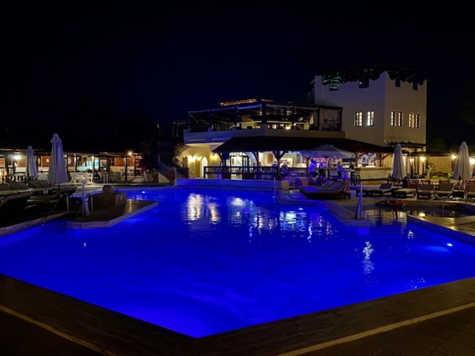 Pool Gaia Garden Hotel