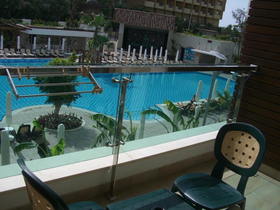 Poolansicht vom Balkon Port Side Resort Hotel