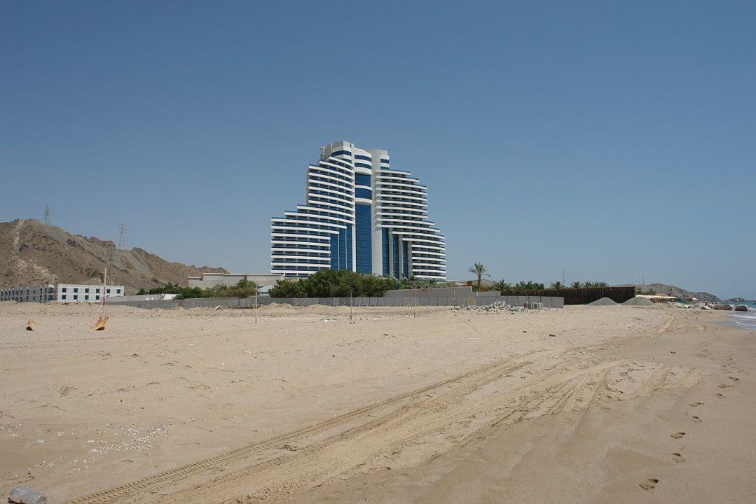 Strand außerhalb des Hotels Hotel Le Meridien Al Aqah Beach Resort