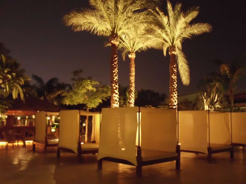 Nochmal die Liegen mit Sonnensegel Ghazala Gardens