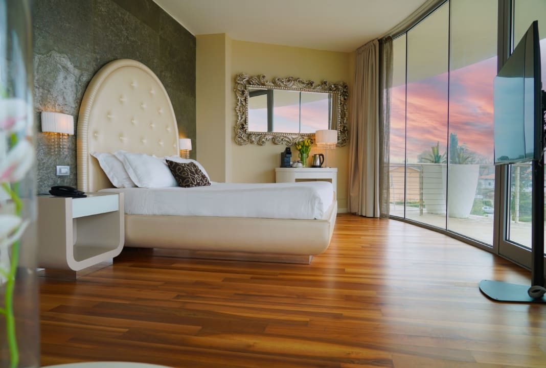 Zimmer Pisa Tower Plaza