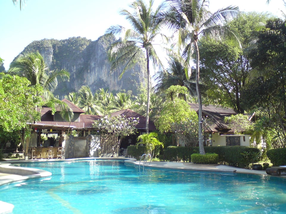 Strand Pool; im Hintergrund die Bar Hotel Railay Bay Resort & Spa