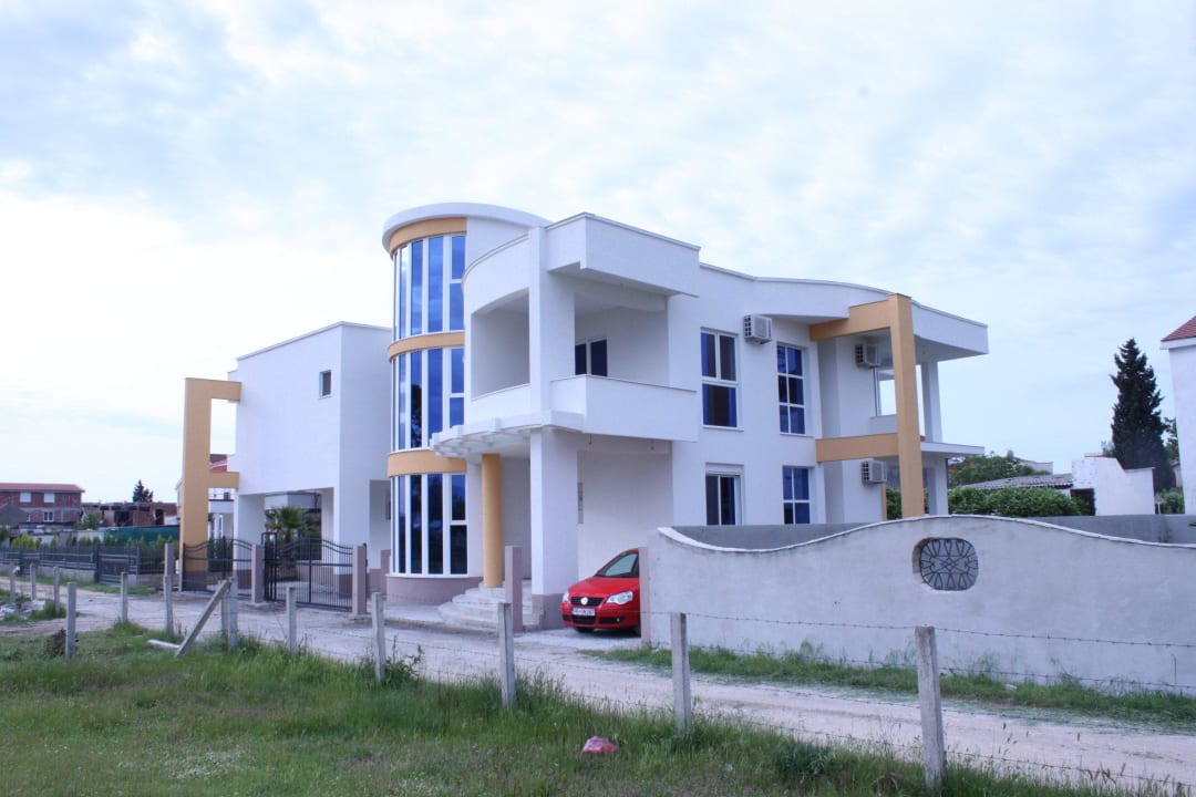 Vila Milaris  Vila Milaris