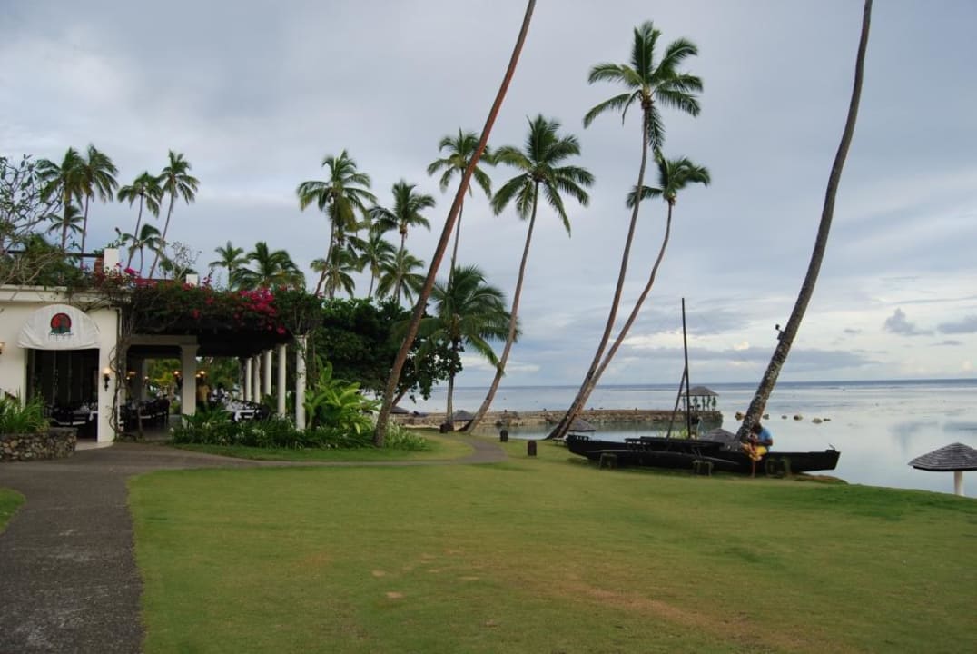 На территории отеля. Warwick Fiji Hotel