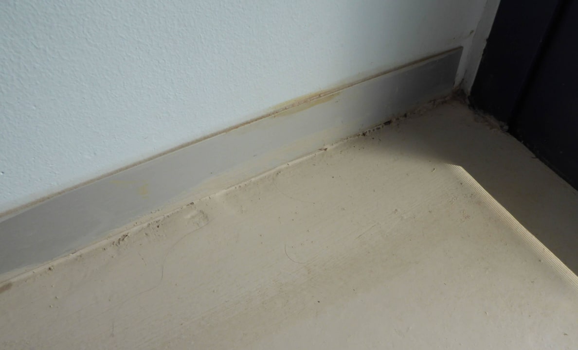 Schlecht zu reinigender Betonboden Harmony Boutique Resort