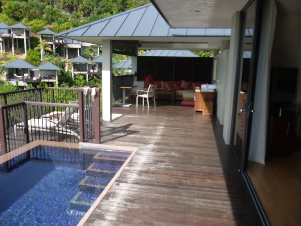 Terrasse mit Infinity-Pool Raffles Seychelles