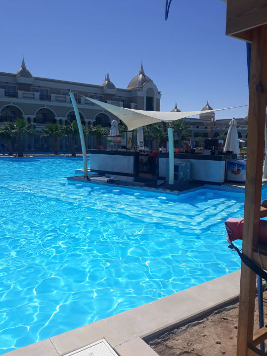 Pool Titanic Royal