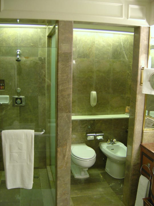 Bad Shangri-La Hotel, Bangkok