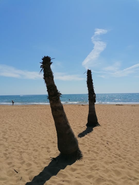 Strand Club Grand Side