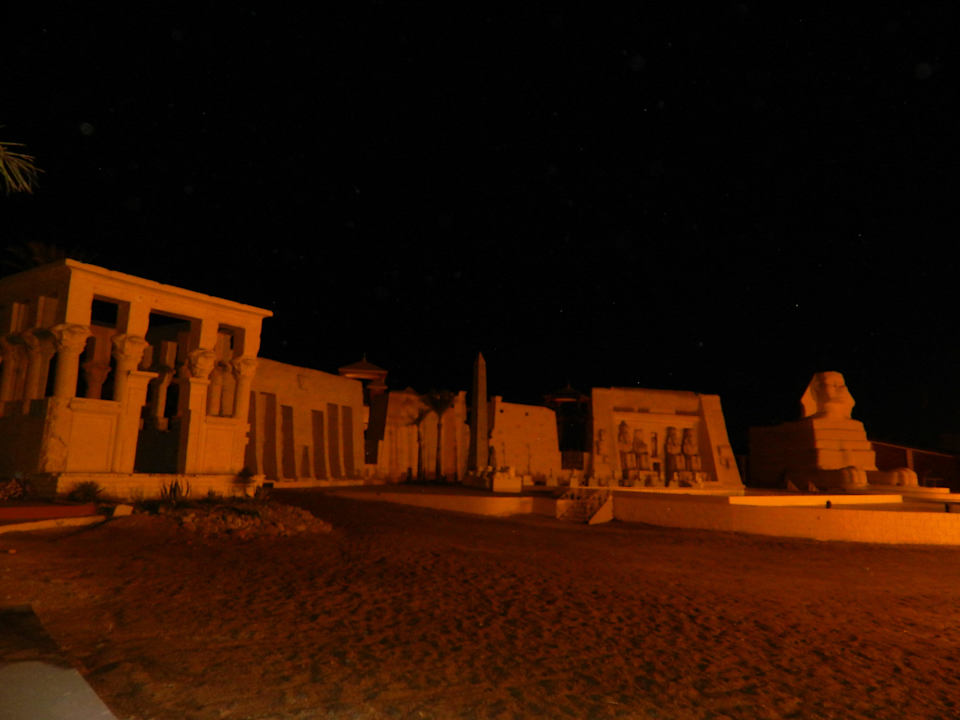 В соседней Лейле Pickalbatros Alf Leila Wa Leila Resort - Neverland Hurghada