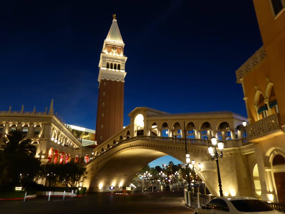 Blick vom Strip The Venetian Resort & Casino