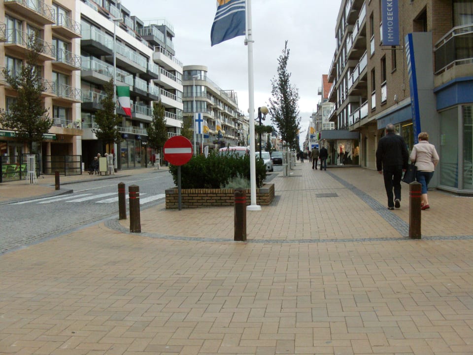 Geschäftsstrasse ab Hotel Hotel Cosmopolite