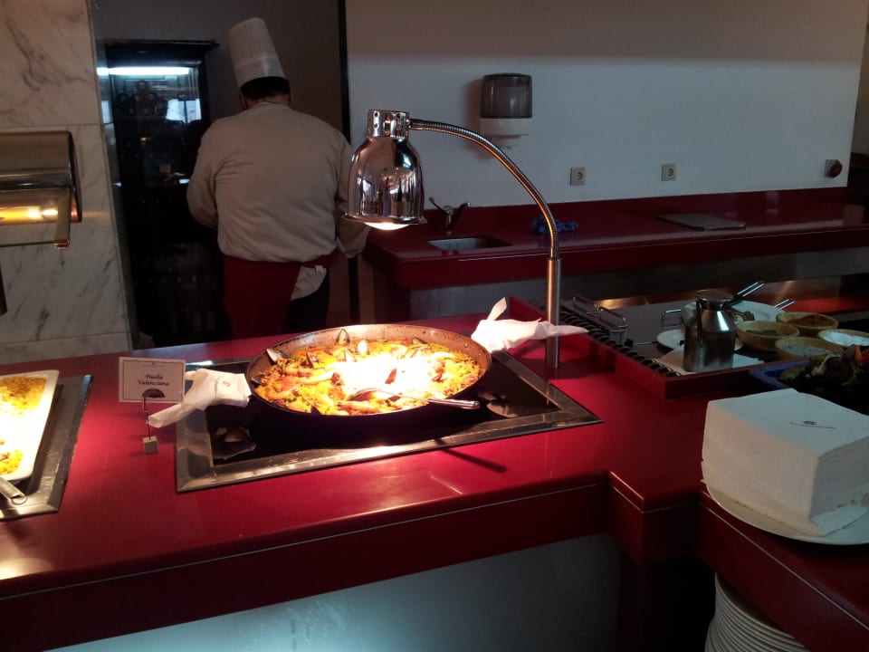 Sonder-Theke mit Paella Hotel & Spa S'Entrador Playa