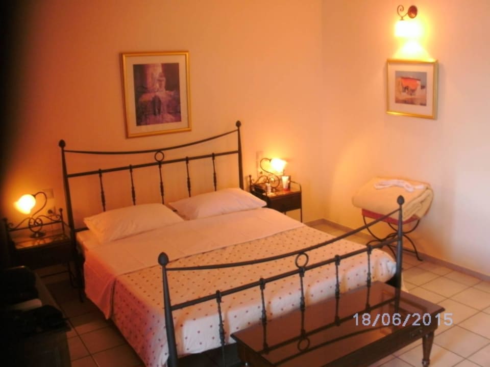 Wie man sich bettet, so ....... Marilena Sea View Hotel - Adults only