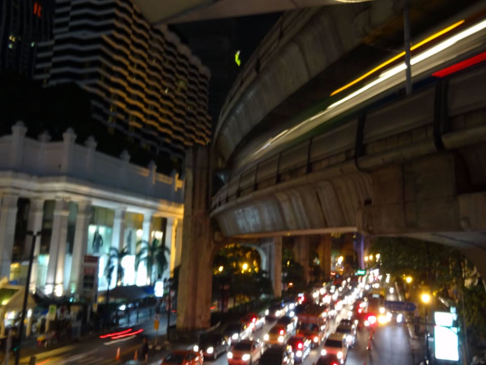 Im Hintergrund das Hyatt Erawan Grand Hyatt Erawan Bangkok