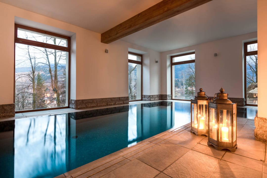 Basen z wbudowanym jacuzzi Zamek Księża Góra
