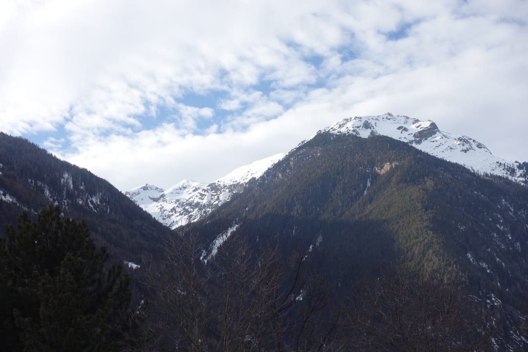 Ausblick Hotel Johanna mitten im Ötztal