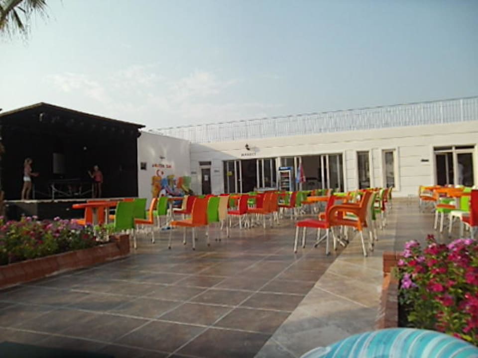 Tagsüber Tischtennis auf der Showbühne Side Win Hotel & Spa