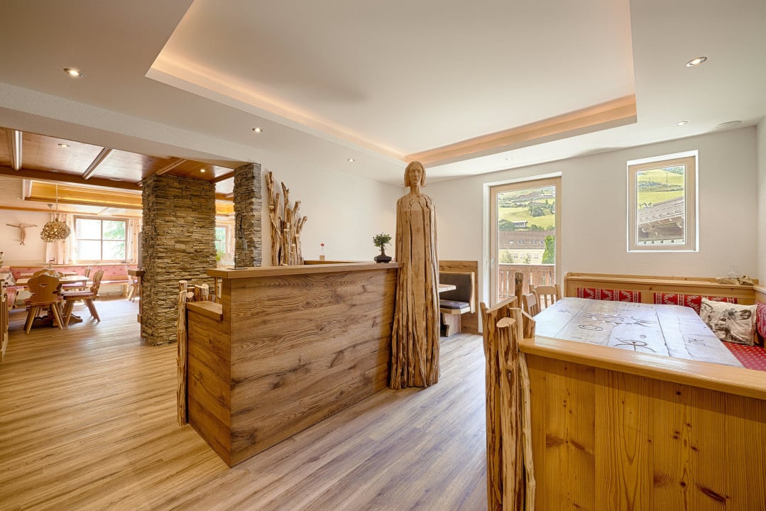 Neue rezeption Atelier Garni Astei